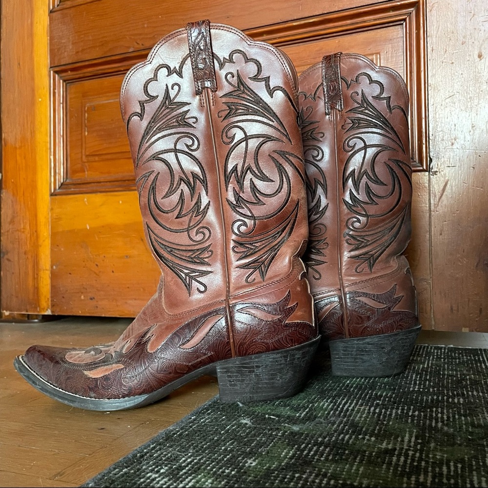 ARIAT EMBROIDERED COWGIRL BOOTS